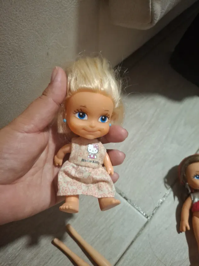 Muñeca Barriguita con vestido Hello Kitty