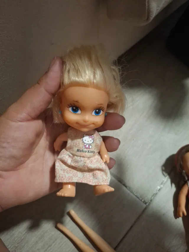 Muñeca Barriguita con vestido Hello Kitty