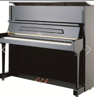 Piano Petrov com banco