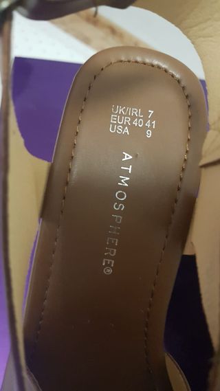 Sandalias de tacón con tiras marrones