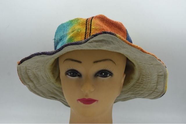 Sombrero de cáñamo hecho a mano