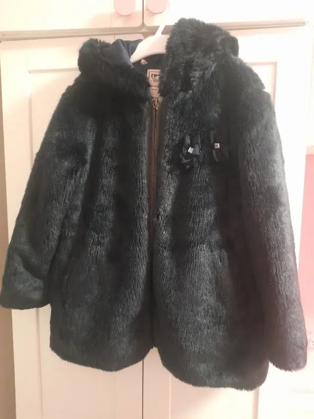 Abrigo pelo azul marino Freestyle,es talla 5-6.