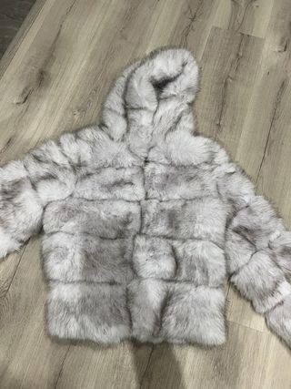 Abrigo pelo sintético gris talla L. 