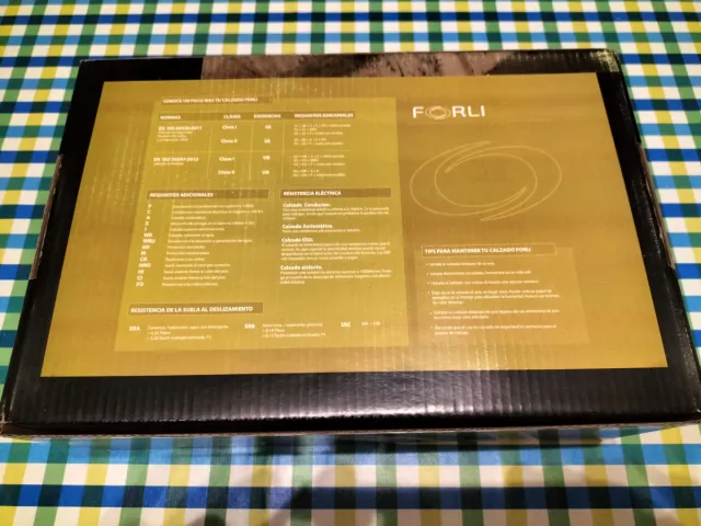 Botas de seguridad negras y rojas