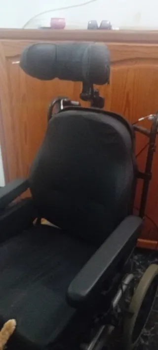 Silla de ruedas negra