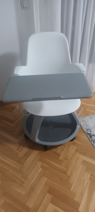 Silla de escritorio giratoria con bandeja