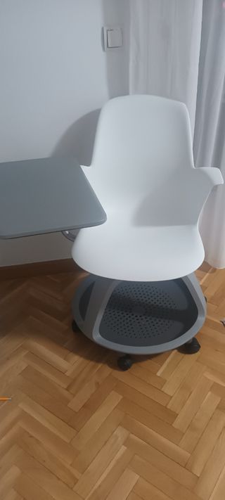 Silla de escritorio giratoria con bandeja