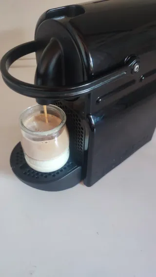Cafetera Nespresso Delonghi Negra