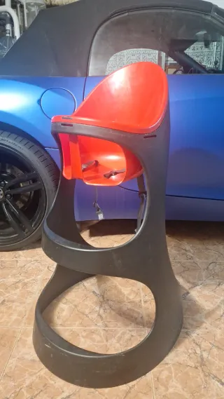 Trona roja para bebé