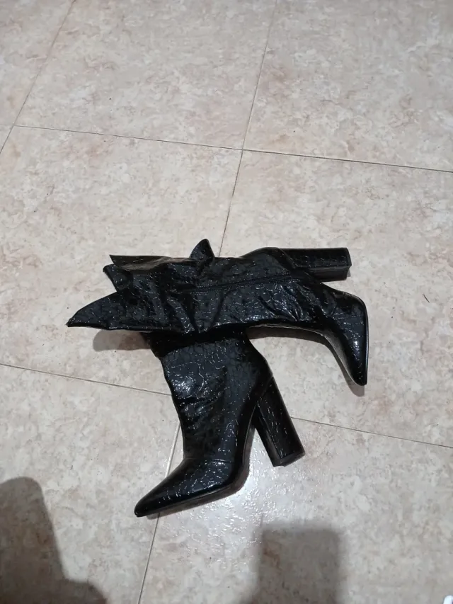 Botas altas negras charol tacón