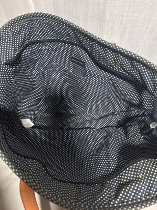 Bolso de mimbre azul con asas de cuero