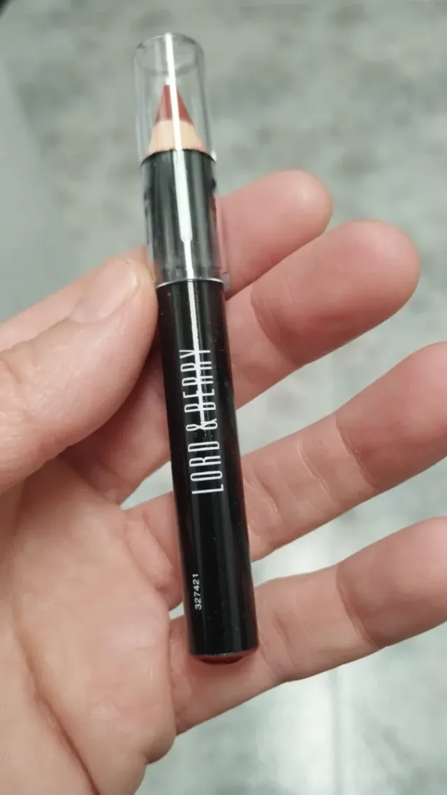 Perfilador de labios Lord & Berry rojo