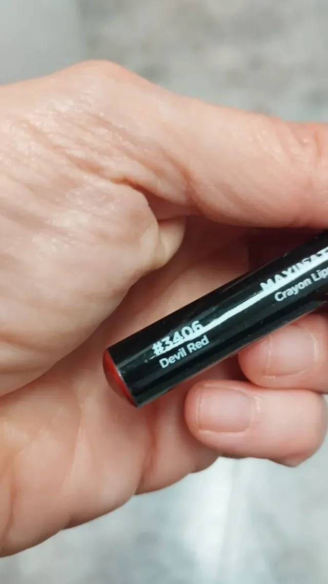 Perfilador de labios Lord & Berry rojo