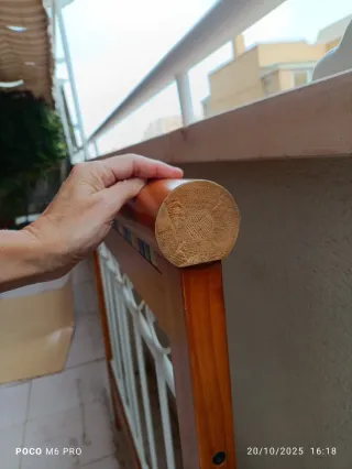 Baúl y cabecero juvenil de madera maciza