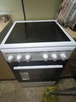 Estufa eléctrica blanca 3 fuegos con horno