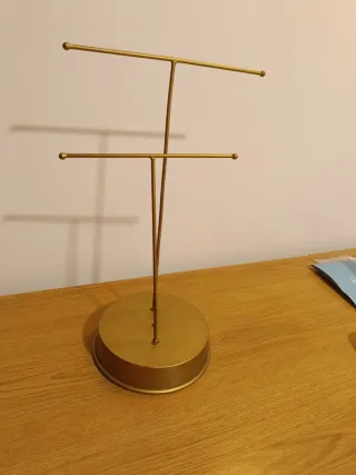 Expositor metálico dorado