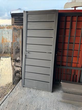 Puerta corredera para terreno