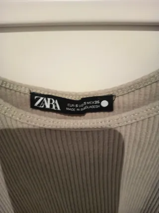 Top Zara manga abullonada talla S