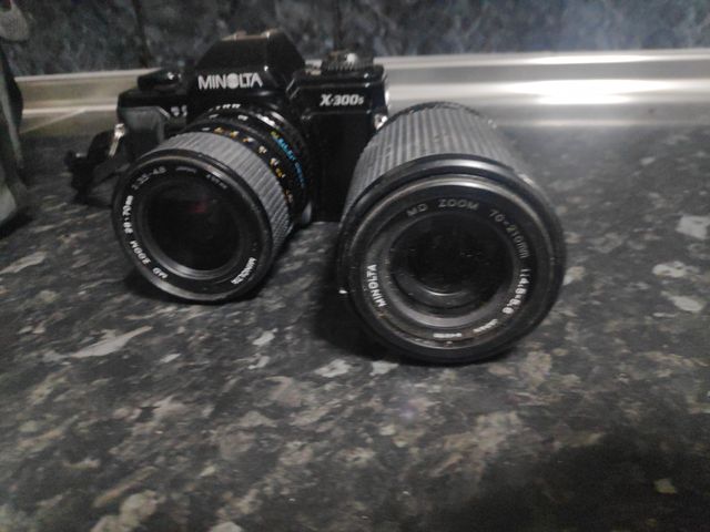 Cámara Minolta X300 + Objetivo + Bolso+ otro flas