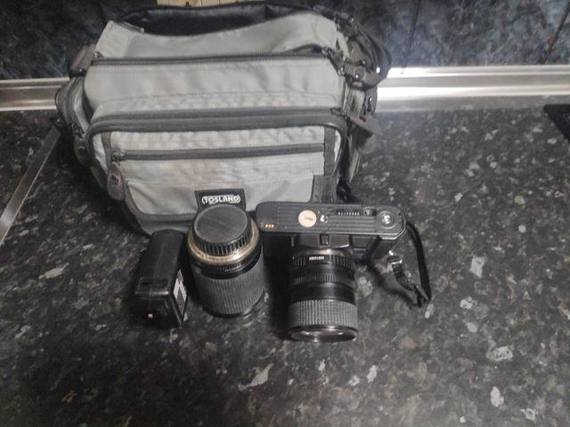 Cámara Minolta X300 + Objetivo + Bolso+ otro flas