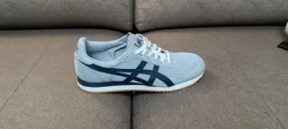 Zapatillas Asics grises y azules
