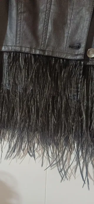 Cazadora LIU.JO, con plumas, negra. Sin estrenar