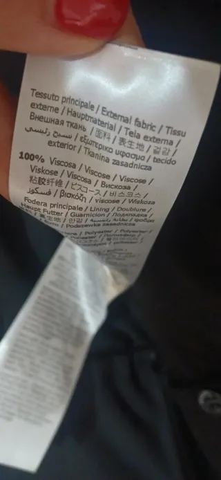 Cazadora LIU.JO, con plumas, negra. Sin estrenar