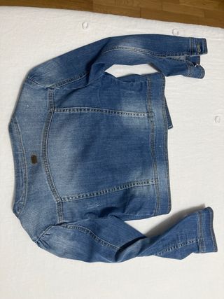 Chaqueta tejana corta con pedrería