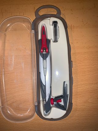 Compás Maped con estuche