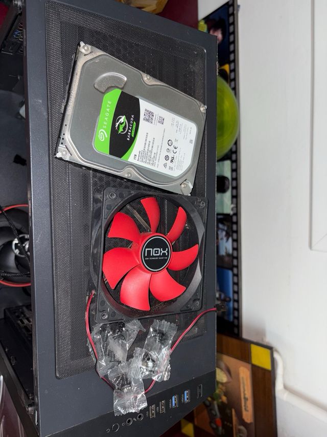 Caja PC Nox Infinity + Ventiladores + gráficaRx560