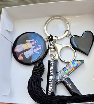 Llavero personalizado resina letra K foto corazón