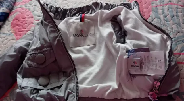 Giubbotto Moncler bambina grigio
3-6 mesi.