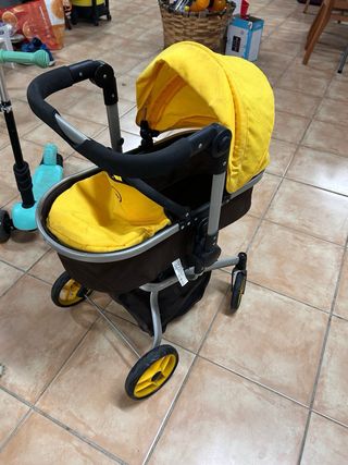Silla de paseo bebé amarilla
