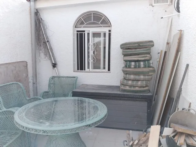 Mesa y 4 Sillas fabricadas en hierro y de Ratan.