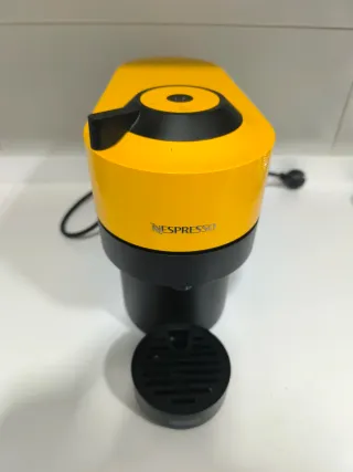 Cafetera Nespresso Vertuo Pop Amarilla