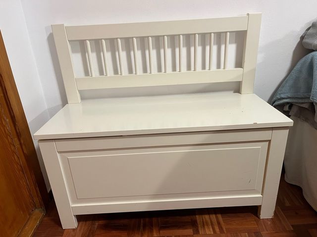 Banco infantil blanco con almacenaje