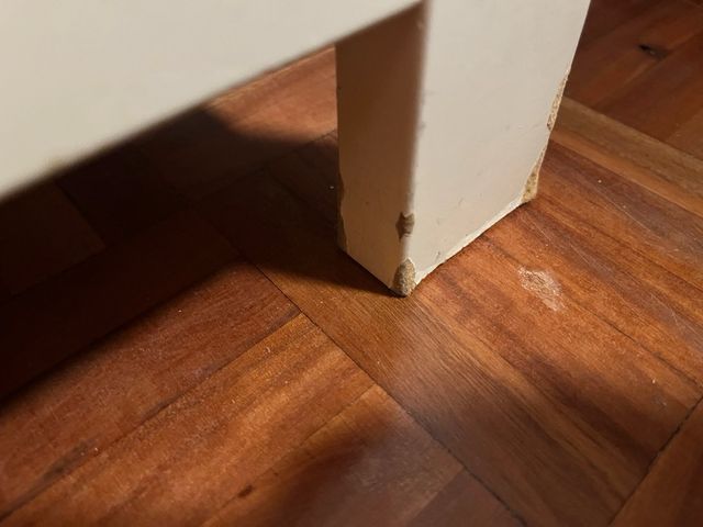 Banco infantil blanco con almacenaje