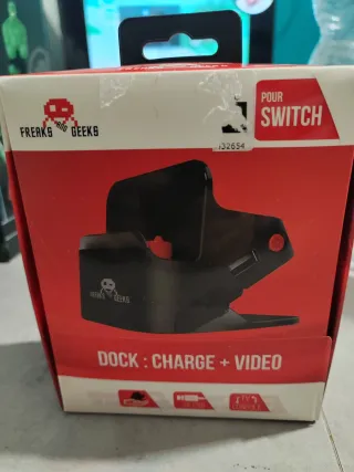 Dock Carica Video Freaks and Geeks per Switch