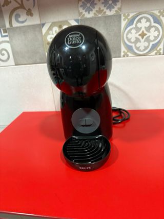 Cafetera de cápsulas negra