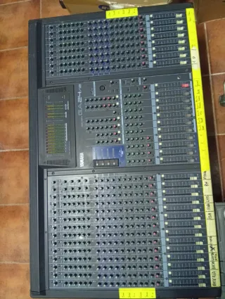 Mesa de Mezclas Yamaha GA24/12