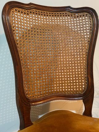 2 Sillas antiguas de madera y rejilla