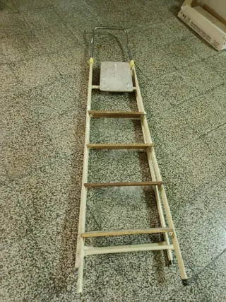 Escalera plegable 4 peldaños