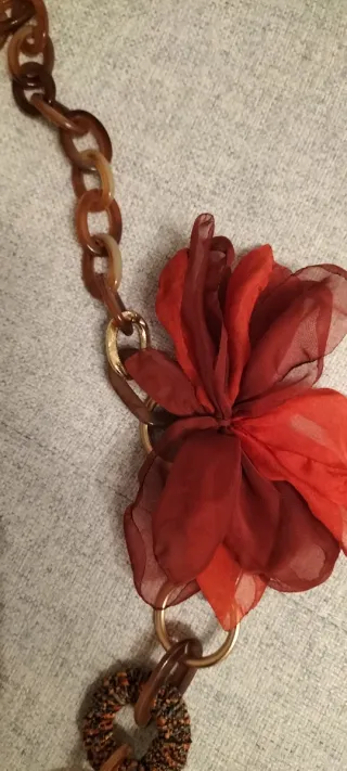 Collar de cadena con flor