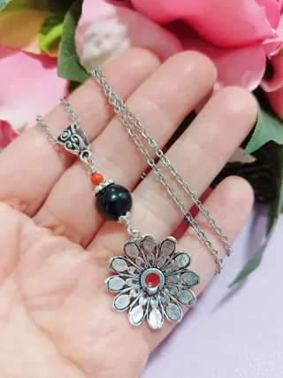 Catenina con ciondolo fiore sardo e coccu
