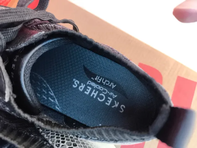 Zapatillas Skechers grises y negras