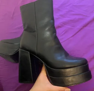 Botines negros con plataforma alta