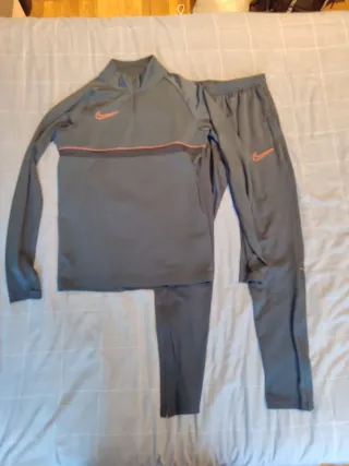 Chándal Nike Dri-FIT Negro y Naranja