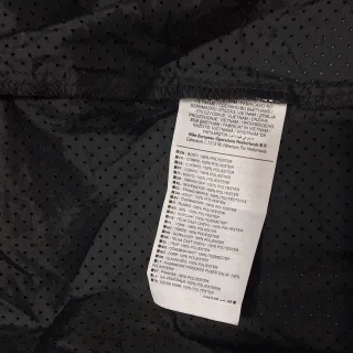 Chaqueta Nike Sportswear Negra y Blanca