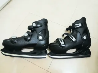 Patines de hielo negros. Talla 45