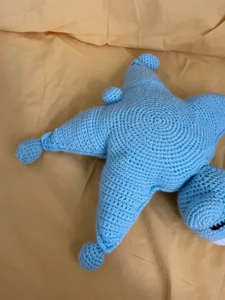 Boneco de croché azul